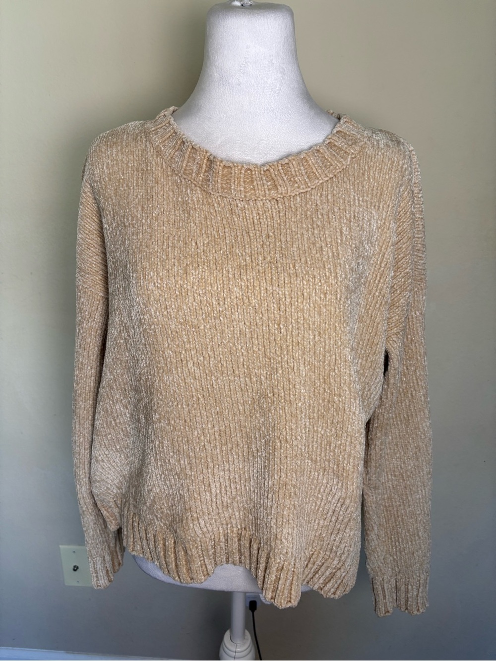 Aerie Women’s ribbed knit Cream Chenille sweater Size Medium